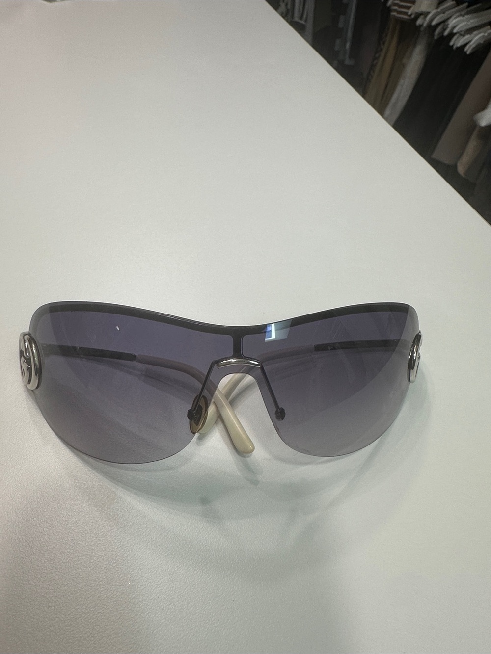 Women's authentic Gucci Shield Sunglasses in Gray